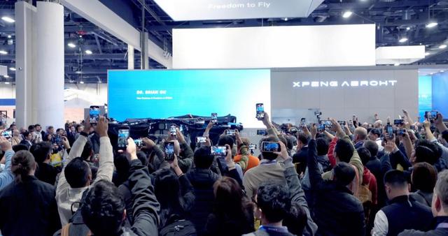 小鵬匯天“陸地航母”飛行汽車海外首秀，計(jì)劃2026年量產(chǎn)交付
