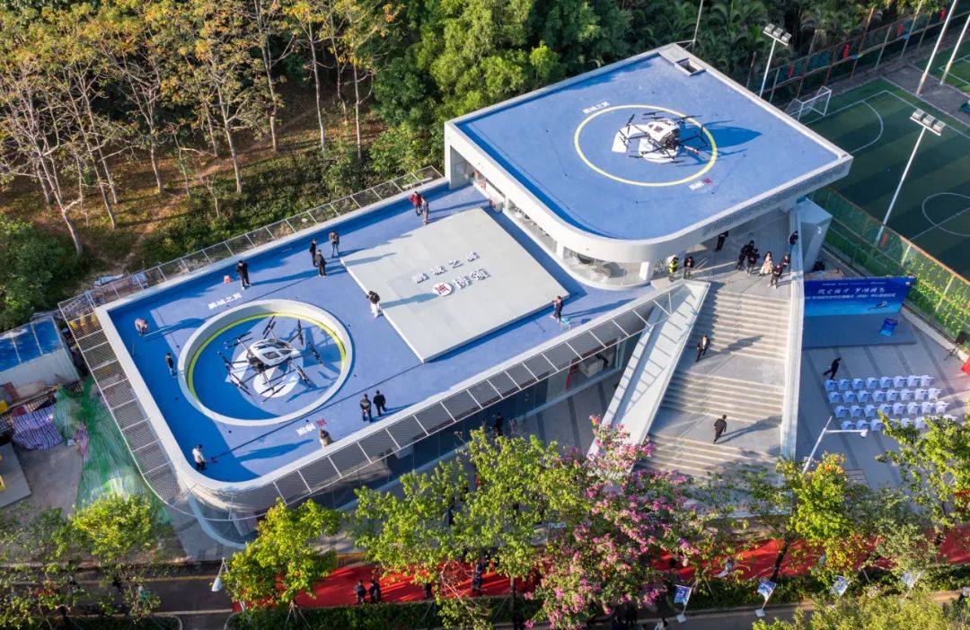 深圳羅湖城市空中交通展示(體驗)中心落成,億航智能EH216-S首個全自動立體升降式智能eVTOL機坪亮相(圖1) 深圳羅湖城市空中交通展示(體驗)中心落成,億航智能EH216-S首個全自動立體升降式智能eVTOL機坪亮相(圖1)