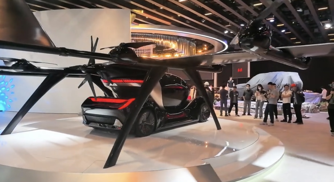 2025上海國際車展，紅旗飛行汽車“天輦1號”概念機(jī)亮相(圖4)