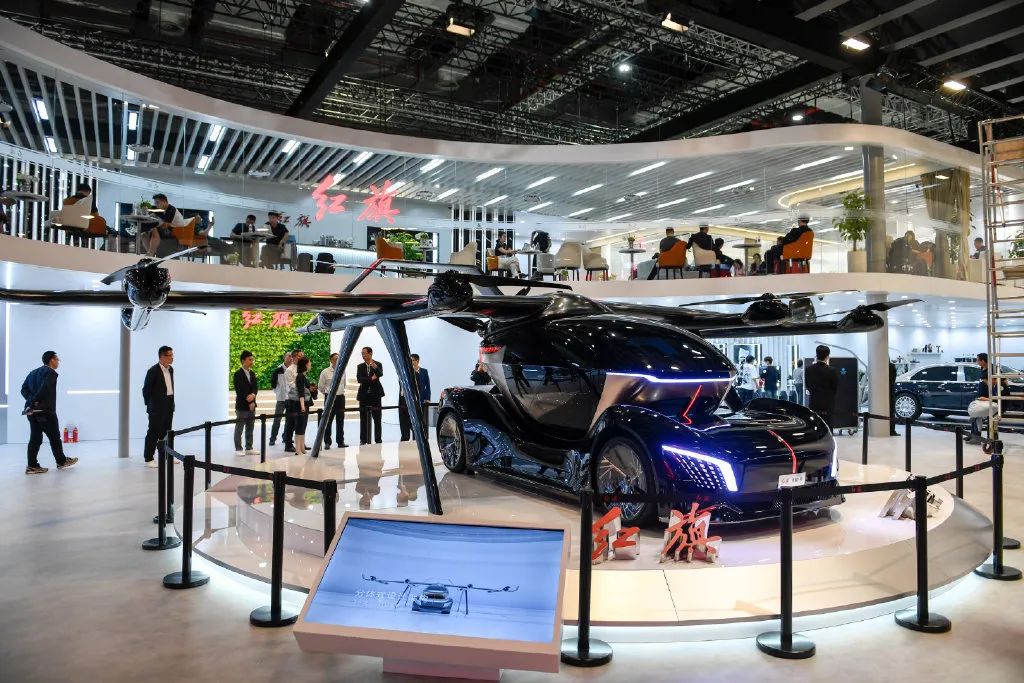 2025上海國際車展，紅旗飛行汽車“天輦1號”概念機(jī)亮相(圖2)