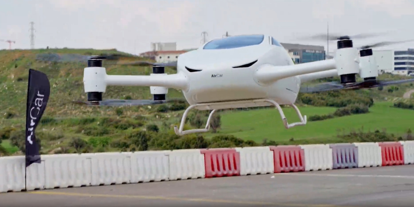 土耳其AirCar雙座電動(dòng)飛行汽車完成首