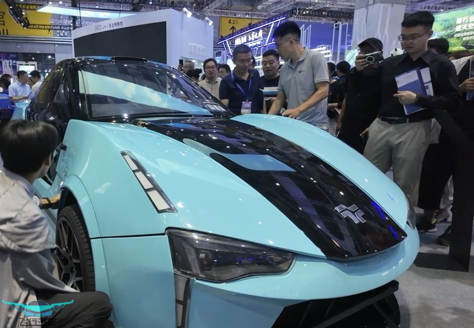 南京天路分體式飛行汽車亮相2025國際低空經(jīng)濟(jì)博覽會(圖2)