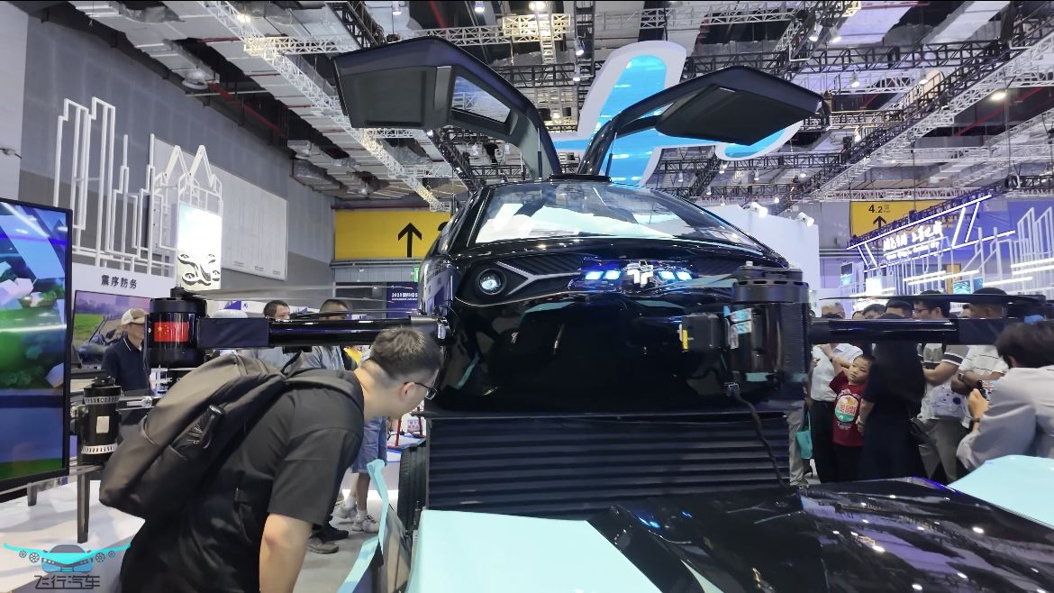 南京天路分體式飛行汽車亮相2025國際低空經(jīng)濟博覽會