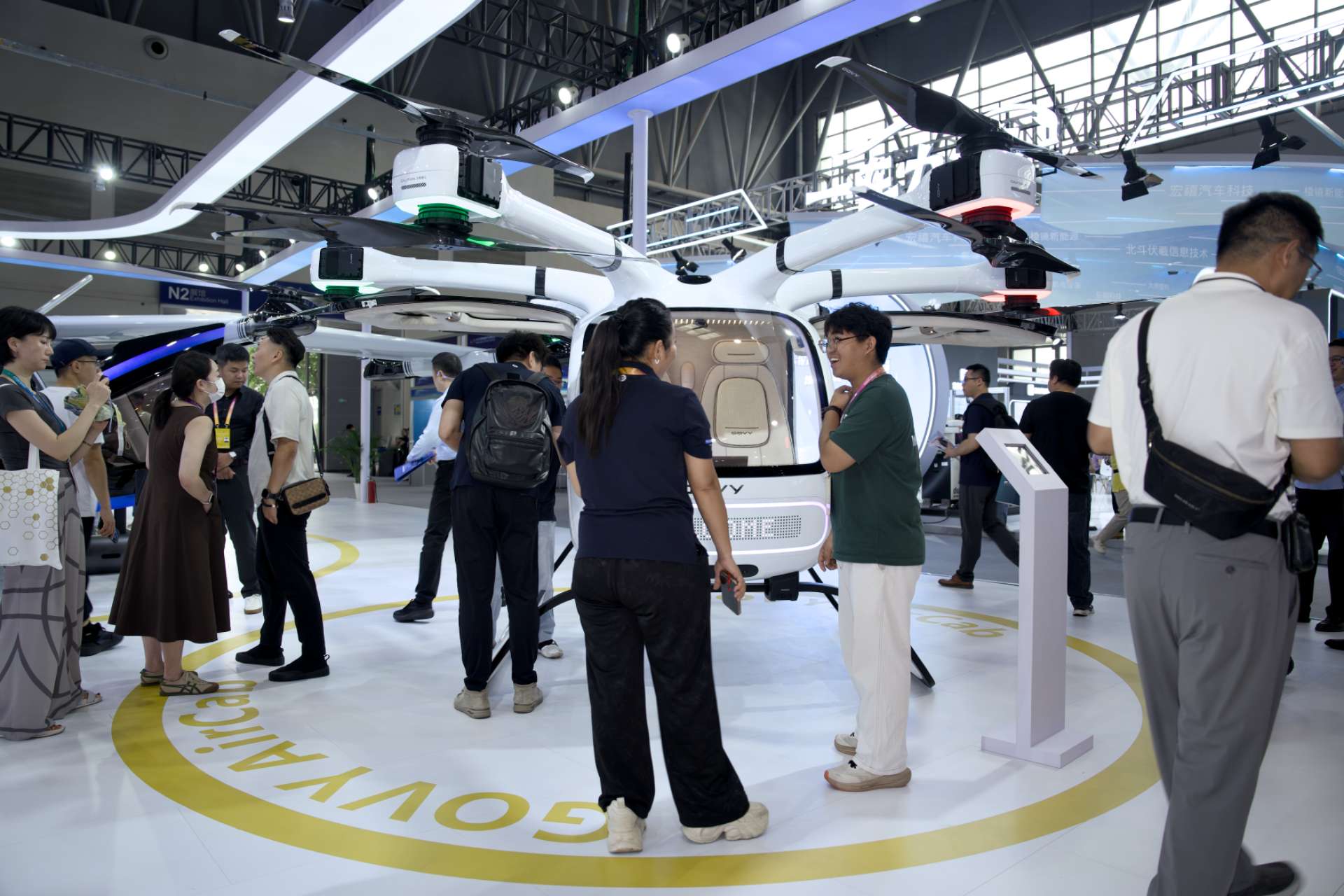 高域全構(gòu)型飛行汽車亮相2025世界智能產(chǎn)業(yè)博覽會(圖4)